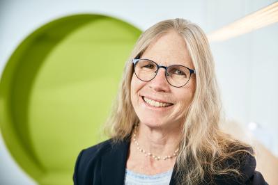DR. VERENA PETER