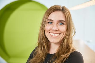 DR. LEONIE LOGES